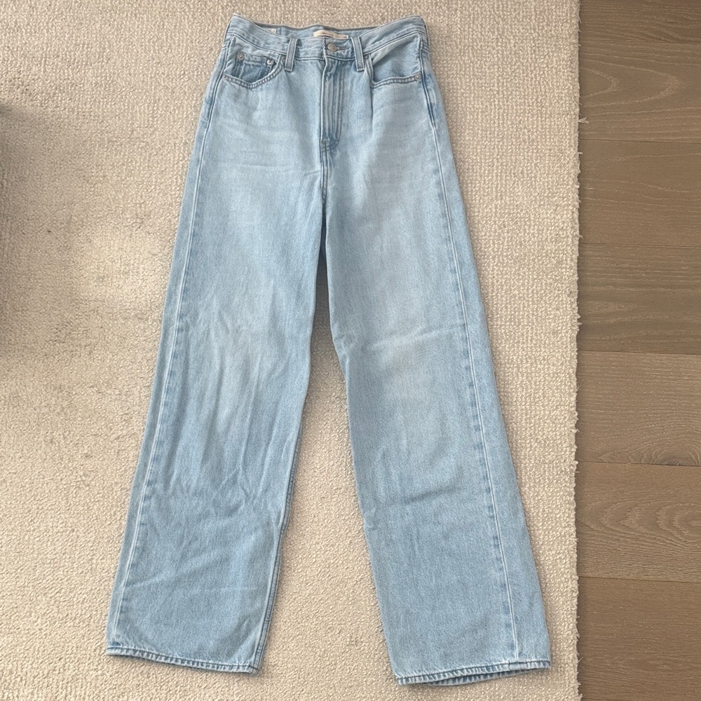 Levi’s Light Wash High Loose Jean Size 25W